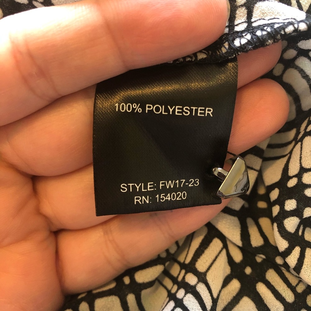 Full Figured Fashionista Black & Cream Button-Up - Picture 6 of 7